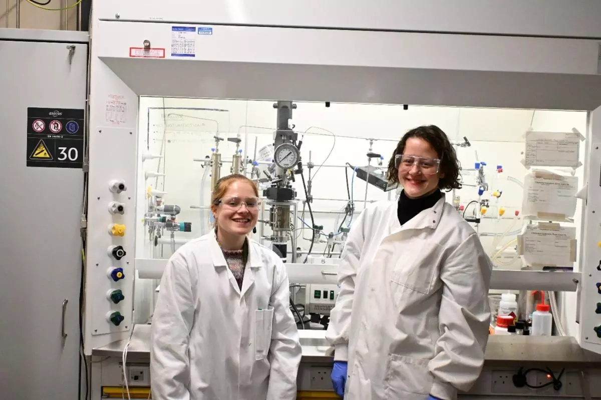 Rosie and Kat in the lab